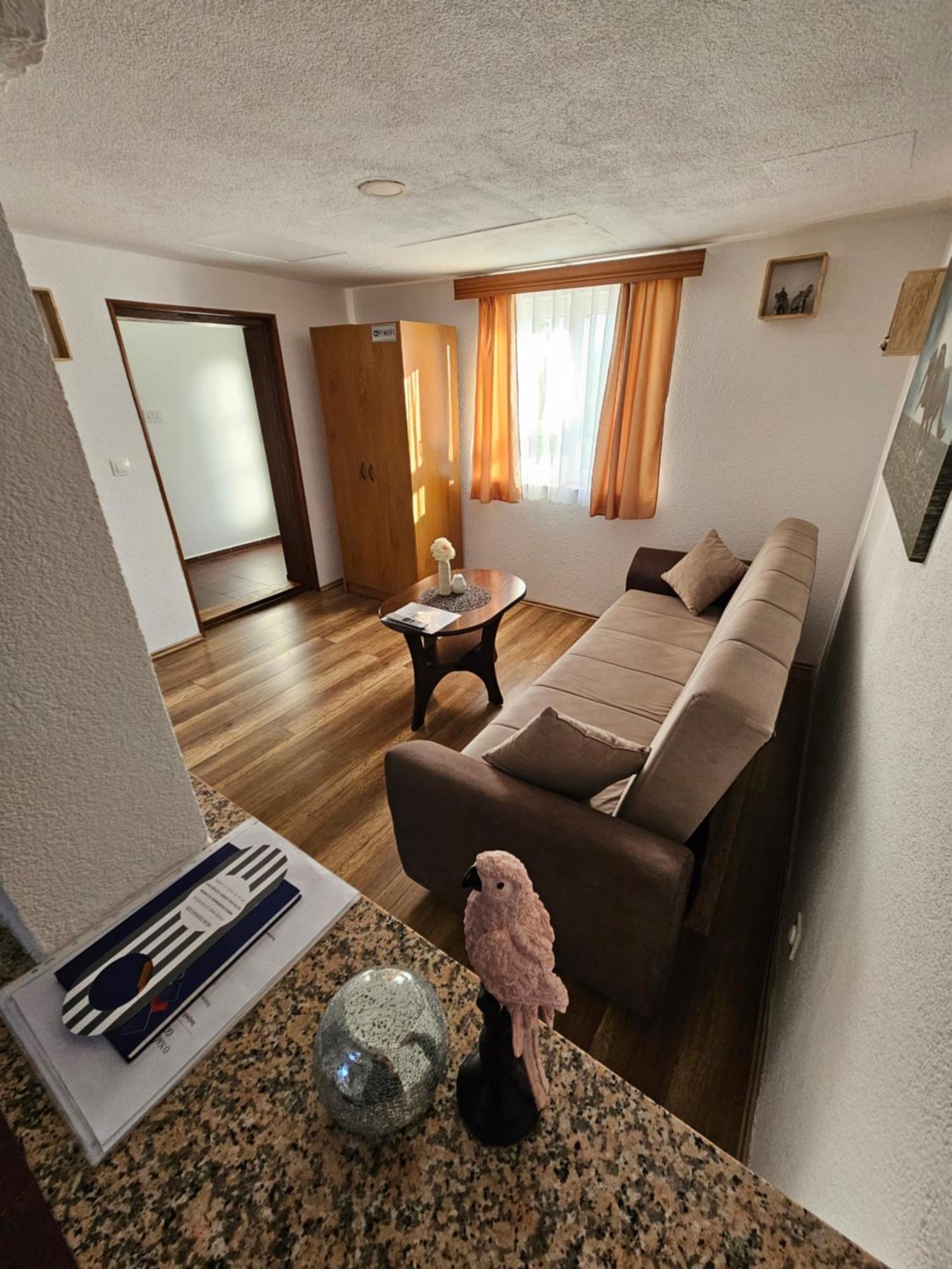 Luka Apartment *